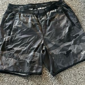 RVCA Men’s Yogger Stretch Shorts Grey Camo Medium